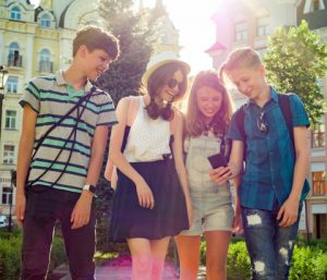 Ομάδες κοινωνικοποίησης-εξόδων στην κοινότητα, «Επικοινωνώ»